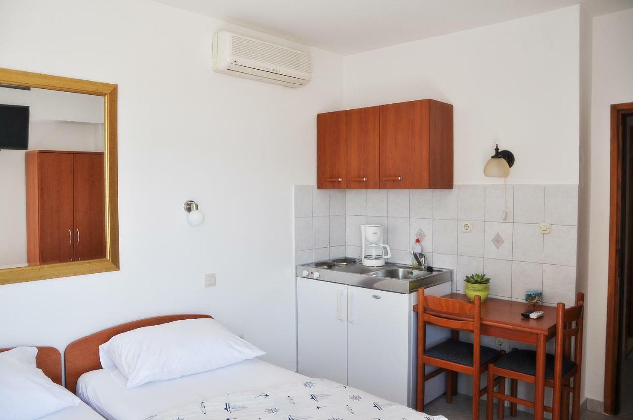 Sunrise Studio Apartments 3 ロクヴァ・ロゴズニツァ エクステリア 写真