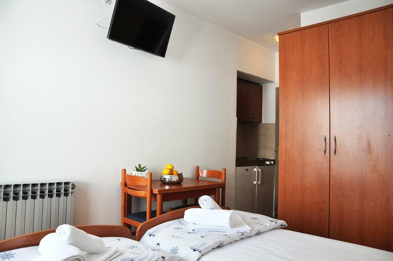 Sunrise Studio Apartments 3 ロクヴァ・ロゴズニツァ エクステリア 写真