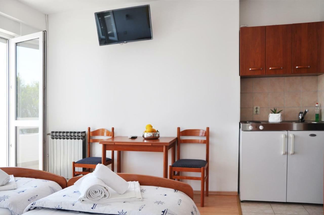 Sunrise Studio Apartments 3 ロクヴァ・ロゴズニツァ エクステリア 写真
